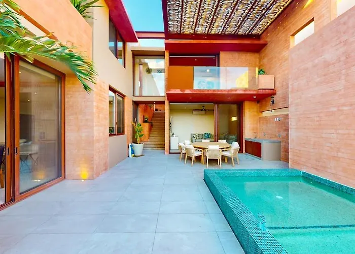 Luxury House With Private Pool, Ocean View, Inviting Balcony & Elegant Charm Сasa de vacaciones