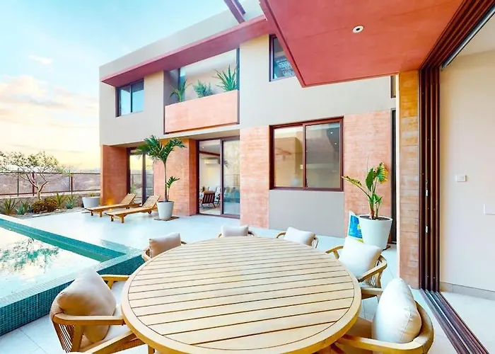 Luxury House With Private Pool, Ocean View, Inviting Balcony & Elegant Charm Сasa de vacaciones