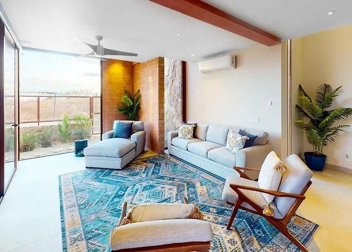 Сasa de vacaciones Luxury House With Private Pool, Ocean View, Inviting Balcony & Elegant Charm