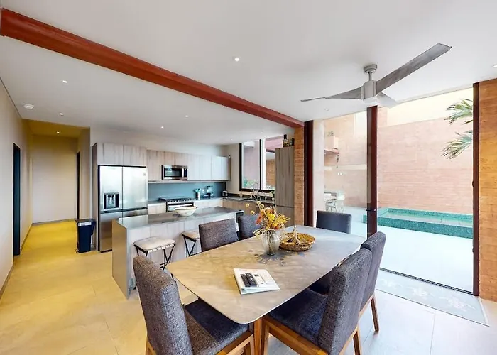 Luxury House With Private Pool, Ocean View, Inviting Balcony & Elegant Charm *