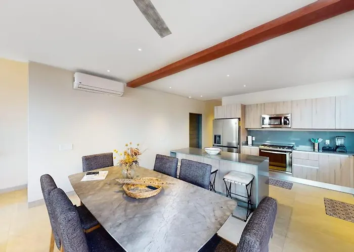 Сasa de vacaciones Luxury House With Private Pool, Ocean View, Inviting Balcony & Elegant Charm *