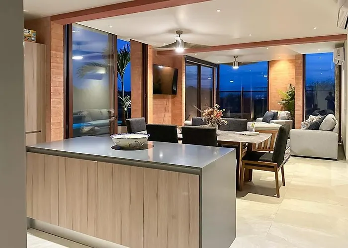 Luxury House With Private Pool, Ocean View, Inviting Balcony & Elegant Charm Сasa de vacaciones *