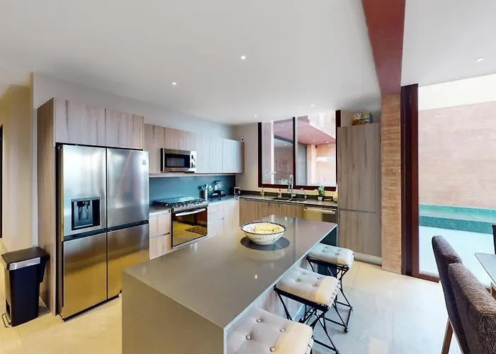 Сasa de vacaciones Luxury House With Private Pool, Ocean View, Inviting Balcony & Elegant Charm *