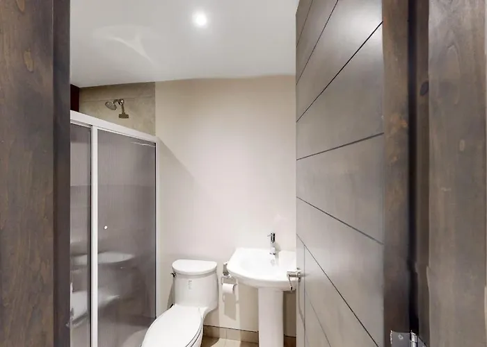 Luxury House With Private Pool, Ocean View, Inviting Balcony & Elegant Charm *
