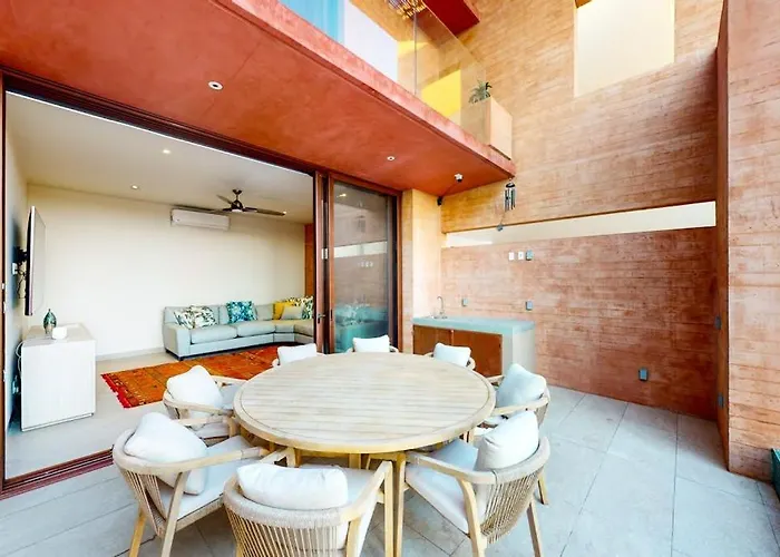 Сasa de vacaciones Luxury House With Private Pool, Ocean View, Inviting Balcony & Elegant Charm *