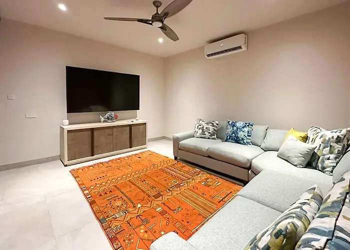 Сasa de vacaciones Luxury House With Private Pool, Ocean View, Inviting Balcony & Elegant Charm *