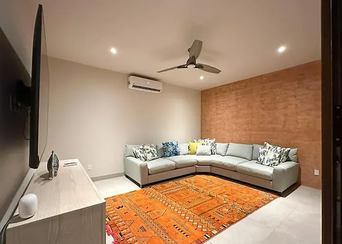 Сasa de vacaciones Luxury House With Private Pool, Ocean View, Inviting Balcony & Elegant Charm